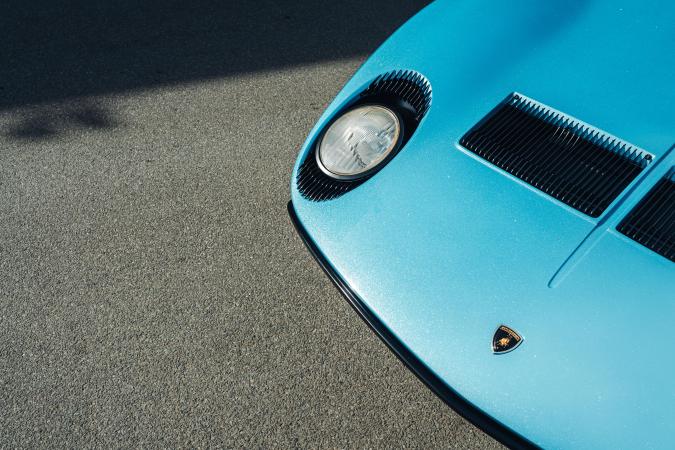 Lamborghini Miura destaca por sus faros.