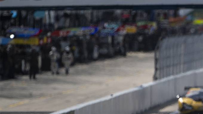 Temerario GT3 en Sebring, grupo de autos GT3 en pista bacheada.