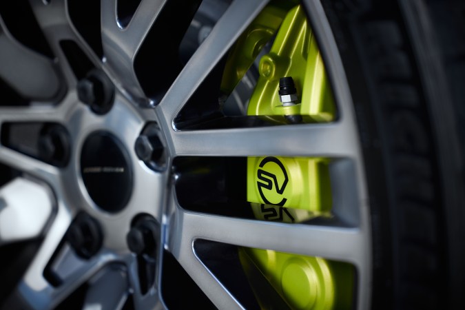 Land Rover Range Rover Sport SV Winter Dusk tiene rines llamativos