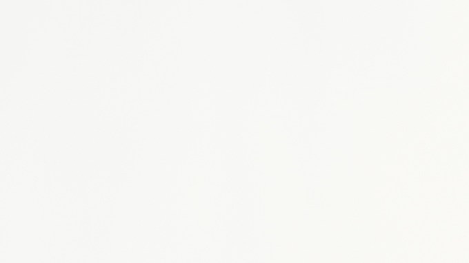 Un hombre de negocios y un cliente completan un Acuerdo firmando documentos para el seguro de automóvil, préstamo o alquiler, simbolizando finanzas, contratos, pólizas, inversiones, compras, trámites legales y propiedad segura