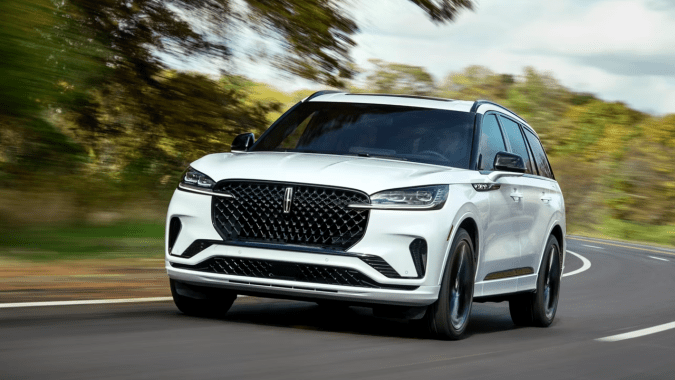 Lincoln Aviator 2025 es un SUV de lujo.