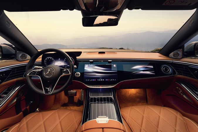 Mercedes-Benz Maybach Clase S. tiene un interior lujoso.