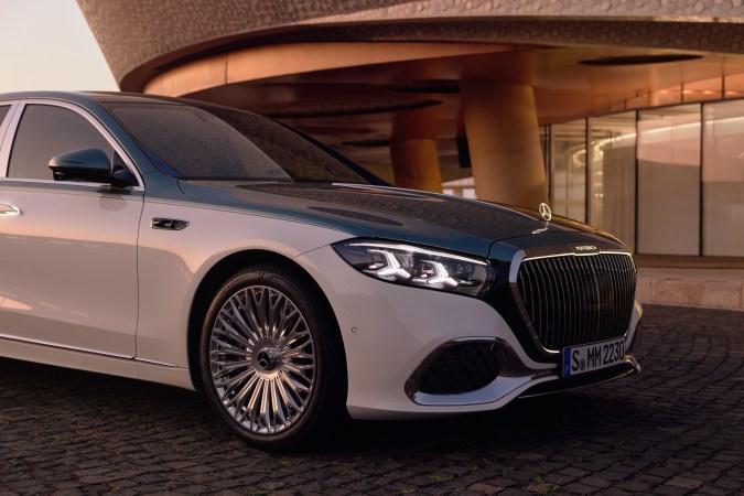 Mercedes-Benz Maybach Clase S.tiene detalles de lujo.