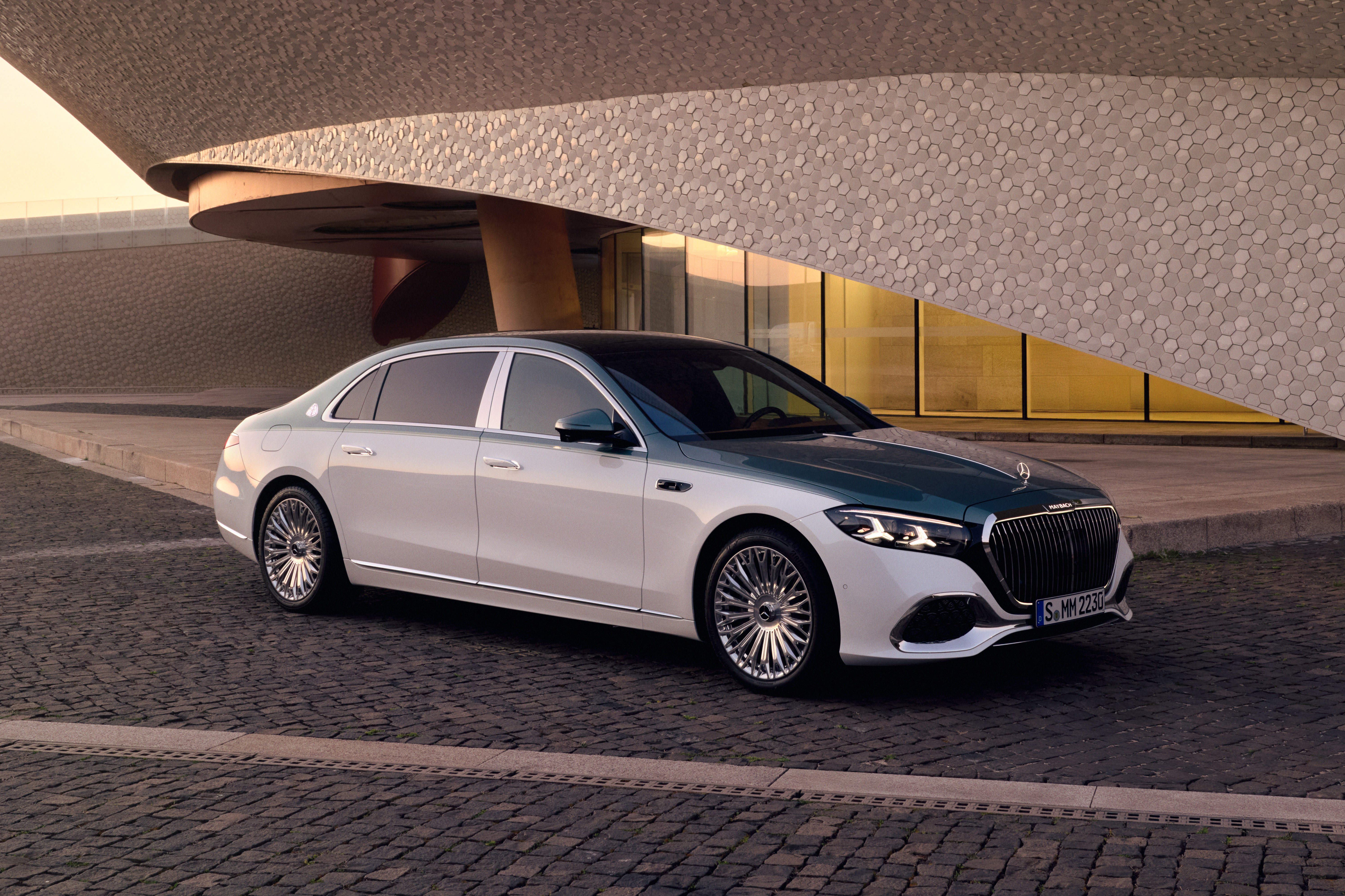 Mercedes-Benz lanza el Maybach Clase S más tecnológico y lujoso ...