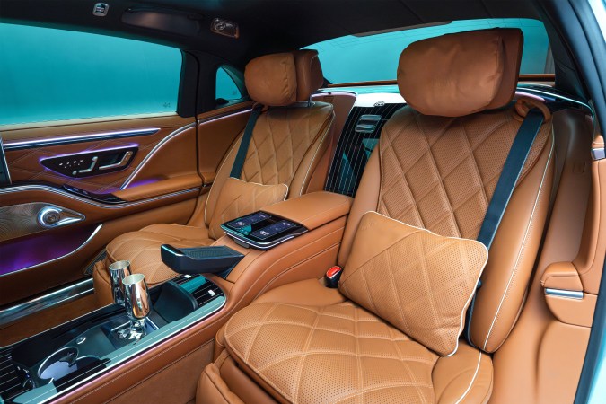 Mercedes-Benz Maybach Clase S. tiene más confort.