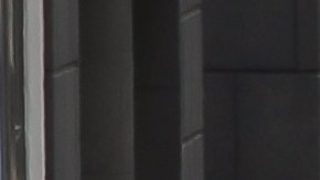 NUEVA YORK - ALREDEDOR DE DICIEMBRE DE 2015: Tráfico de tranvías y gente caminando