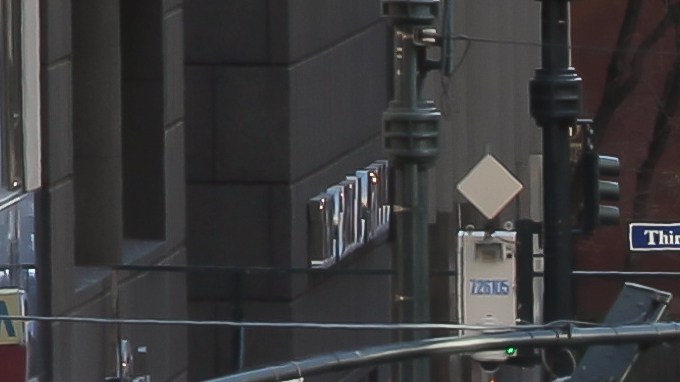 NUEVA YORK - ALREDEDOR DE DICIEMBRE DE 2015: Tráfico de tranvías y gente caminando