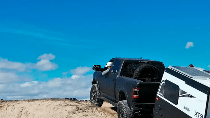 Remolque XT9 Off-Grid Extreme tiene capacidad todoterreno.