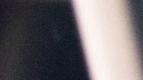 RPM. Interior negro de un Chevrolet Camaro SS. Componentes interiores de un muscle car americano moderno.