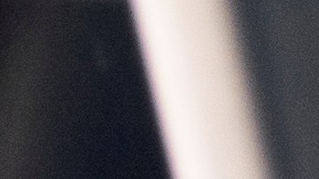 RPM. Interior negro de un Chevrolet Camaro SS. Componentes interiores de un muscle car americano moderno.