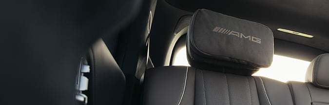 Asientos traseros del Mercedes GLE 2027 AMG con tapicería premium y detalles en negro y rojo