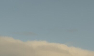 Audi Q4 e-tron y Q4 Sportback e-tron 2027 juntos en paisaje costero