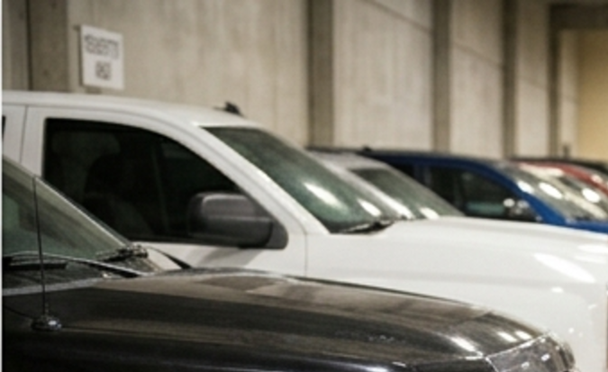 Camionetas pickup en subasta de autos incautados por la policía de Texas