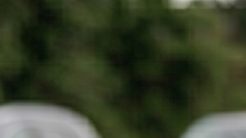 Grieta pequeña en un parabrisas, imagen generada por IA.