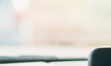 WhatsApp en CarPlay mostrando pantalla de dictado de voz para nuevo mensaje