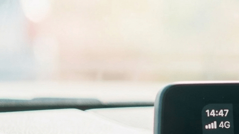 WhatsApp en CarPlay mostrando pantalla de dictado de voz para nuevo mensaje