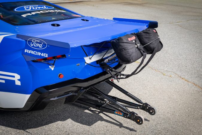 Ford Mustang Cobra Jet 2200 se convierte en el eléctrico más rápido del mundo