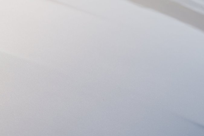 Detalle del cofre del Porsche 911 GT3 Touring Package con entradas de aire, diseño deportivo y acabados de alto rendimiento