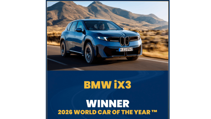 BMW iX3 2026 triunfa como carro del año.
