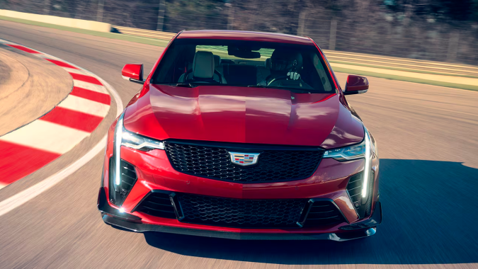 Cadillac CT4-V Blackwing 2026 es uno de los deportivos de la marca.