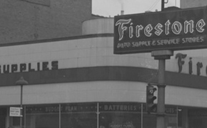 Antigua tienda Firestone en fotografía histórica, imagen de los primeros años de la marca en Estados Unidos.