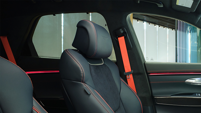 Genesis GV70 2027 Prestige Graphite añade elegancia.