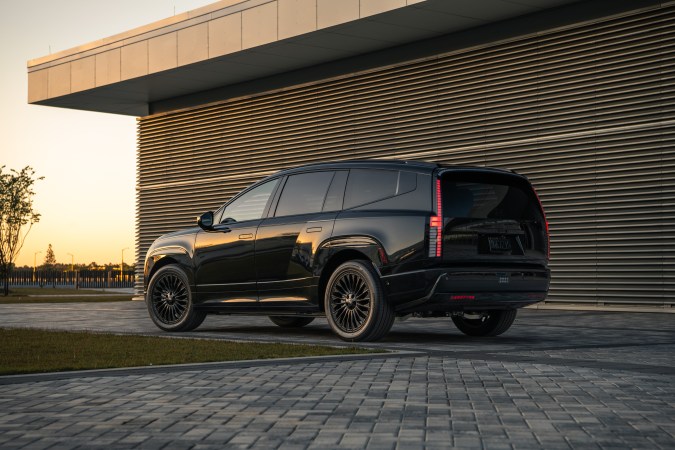 Hyundai IONIQ 9 Calligraphy Black Ink 2027 busca dominar el mercado eléctrico