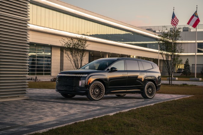 Hyundai IONIQ 9 Calligraphy Black Ink 2027 busca dominar el mercado eléctrico