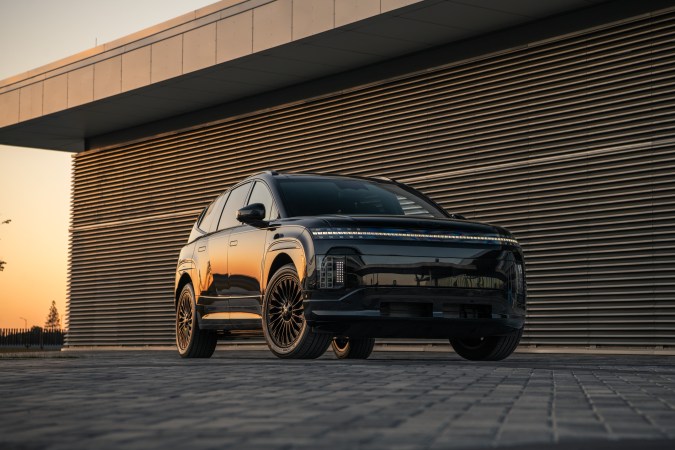 Hyundai IONIQ 9 Calligraphy Black Ink 2027 busca dominar el mercado eléctrico