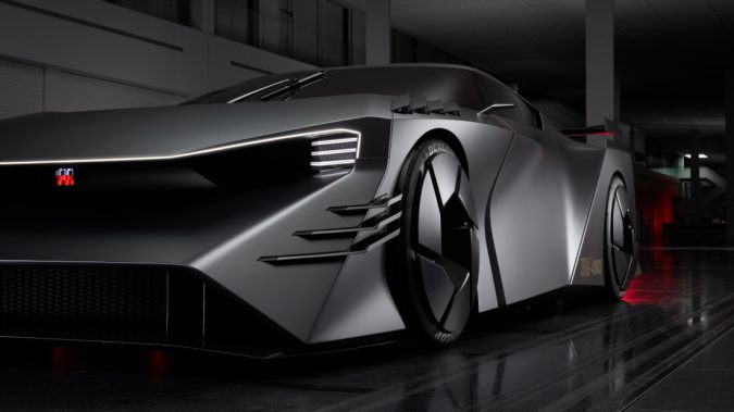 Nissan Hyper Force concepto deportivo futurista en vista frontal lateral, con carrocería aerodinámica y diseño inspirado en un GT-R eléctrico.
