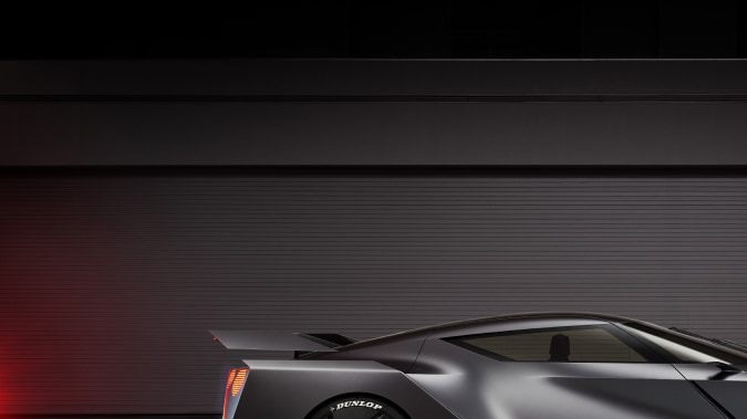 Nissan Hyper Force perfil lateral de auto concepto futurista, con diseño bajo, ruedas carenadas y estilo inspirado en un superdeportivo eléctrico.