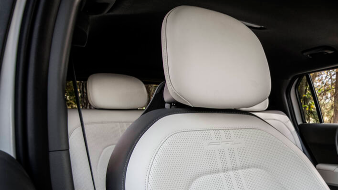 Kia EV3 2027 tiene un interior cómodo.