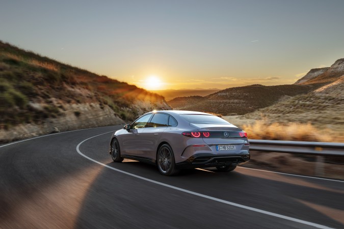 Mercedes-Benz Clase C 2027 llega con un diseño retro pero futurista