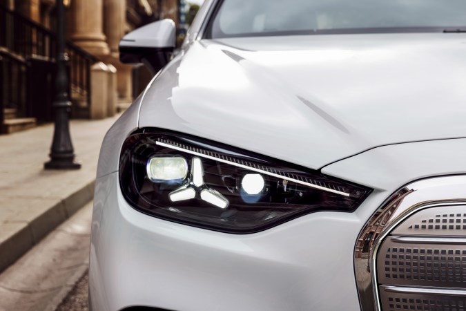 Mercedes-Benz Clase C 2027 llega con un diseño retro pero futurista