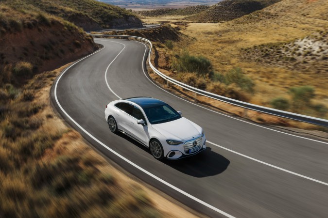 Mercedes-Benz Clase C 2027 llega con un diseño retro pero futurista