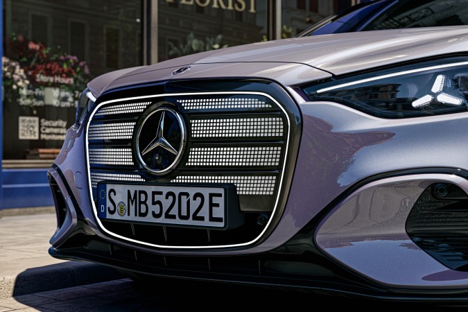 Mercedes-Benz Clase C 2027 llega con un diseño retro pero futurista