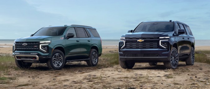 Chevrolet Tahoe y Suburban 2025 en la playa