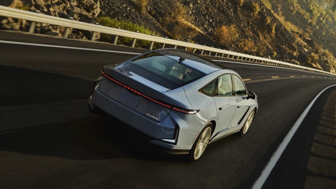 Lexus ES 2026 estrena sistema de propulsión totalmente eléctrico