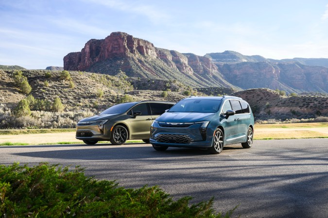 Chrysler Pacifica 2027 llega más barata y con mayor tecnología