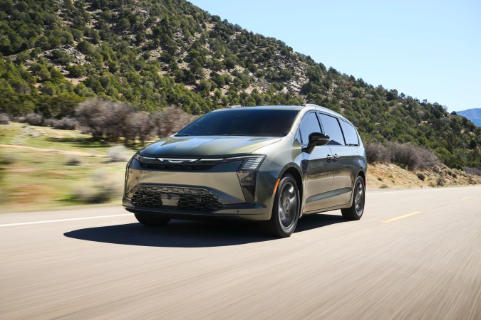 Chrysler Pacifica 2027 llega más barata y con mayor tecnología