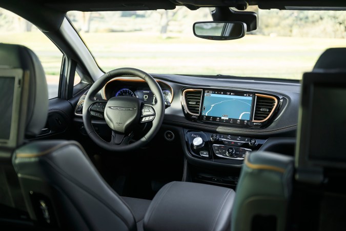 Chrysler Pacifica 2027 llega más barata y con mayor tecnología