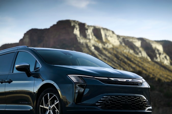 Chrysler Pacifica 2027 llega más barata y con mayor tecnología