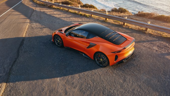 Lotus Emira 420 Sport 2026 se convierte en el más poderoso de la marca.
