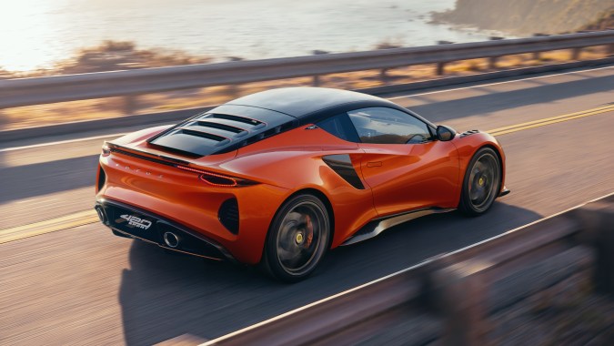 Lotus Emira 420 Sport 2026 se convierte en el más poderoso de la marca.