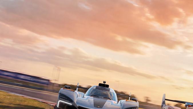 McLaren Hypercar GTR en pista al atardecer junto a otro prototipo, hipercoche de competición con diseño futurista y alta velocidad.
