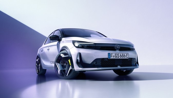 El nuevo Opel Corsa GSE eléctrico debuta con 281 caballos de fuerza, un diseño deportivo para una conducción divertida que revive la esencia de los modelos clásicos de Corsa.