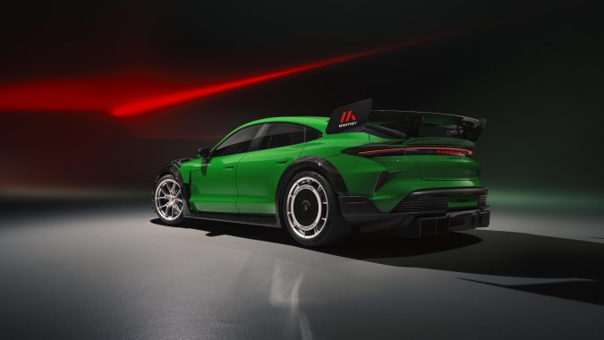 Porsche reafirma su poderío en los autos eléctricos con el Taycan Turbo GT kit Manthey