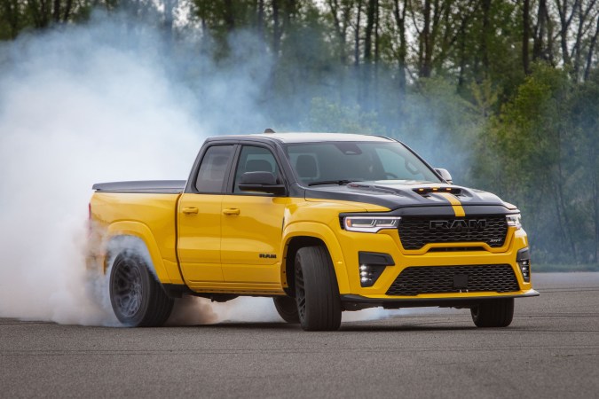 Ram 1500 Rumble Bee SRT 2027 busca ser el rey del asfalto