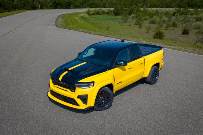 Ram 1500 Rumble Bee SRT 2027 busca ser el rey del asfalto