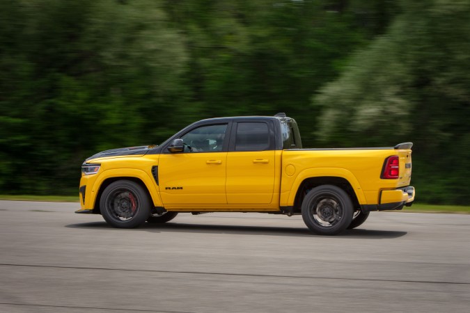 Ram 1500 Rumble Bee SRT 2027 busca ser el rey del asfalto